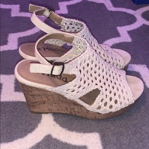 Mudd cream colored wedges